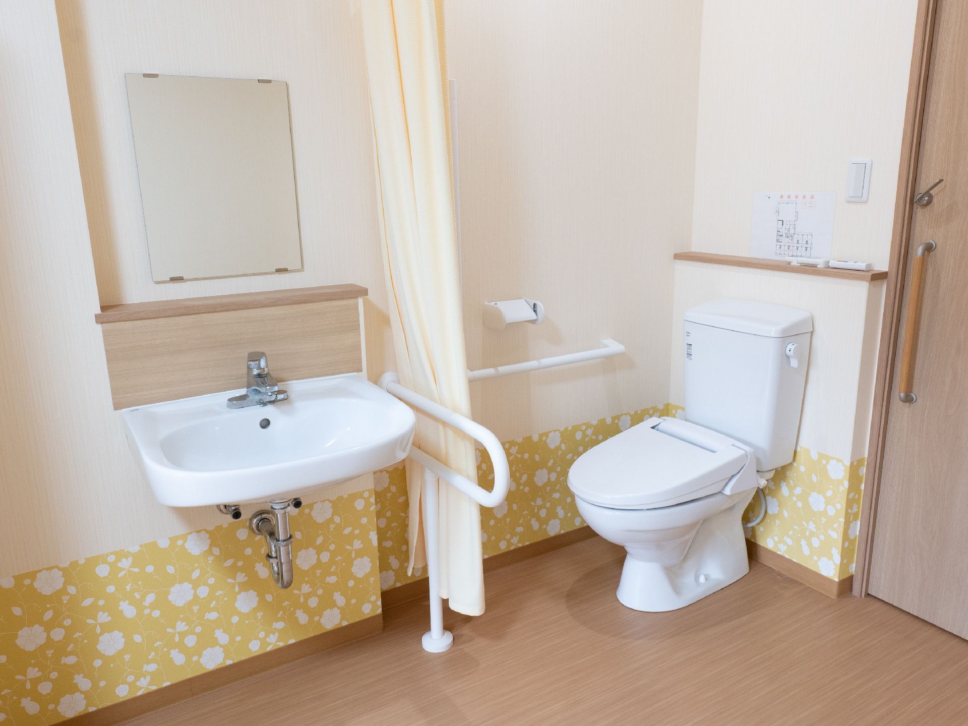 扉がないトイレがある居室