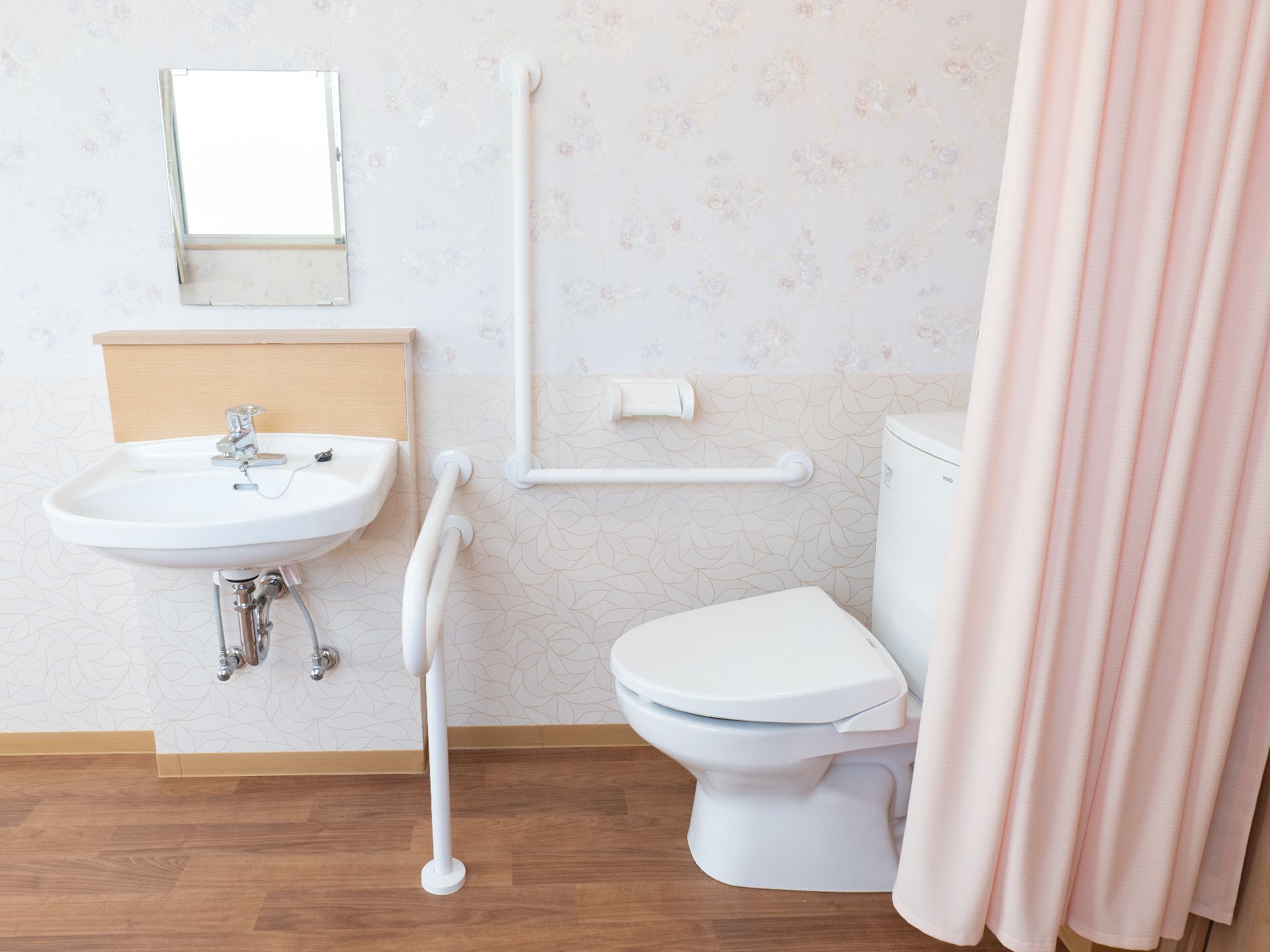 洗面台とトイレを設置した居室