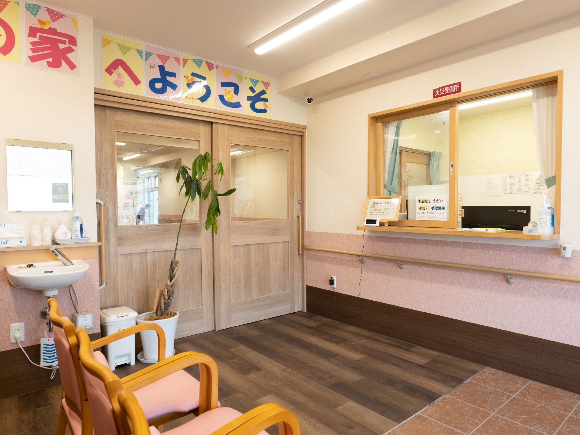 受付を設けた玄関ホール