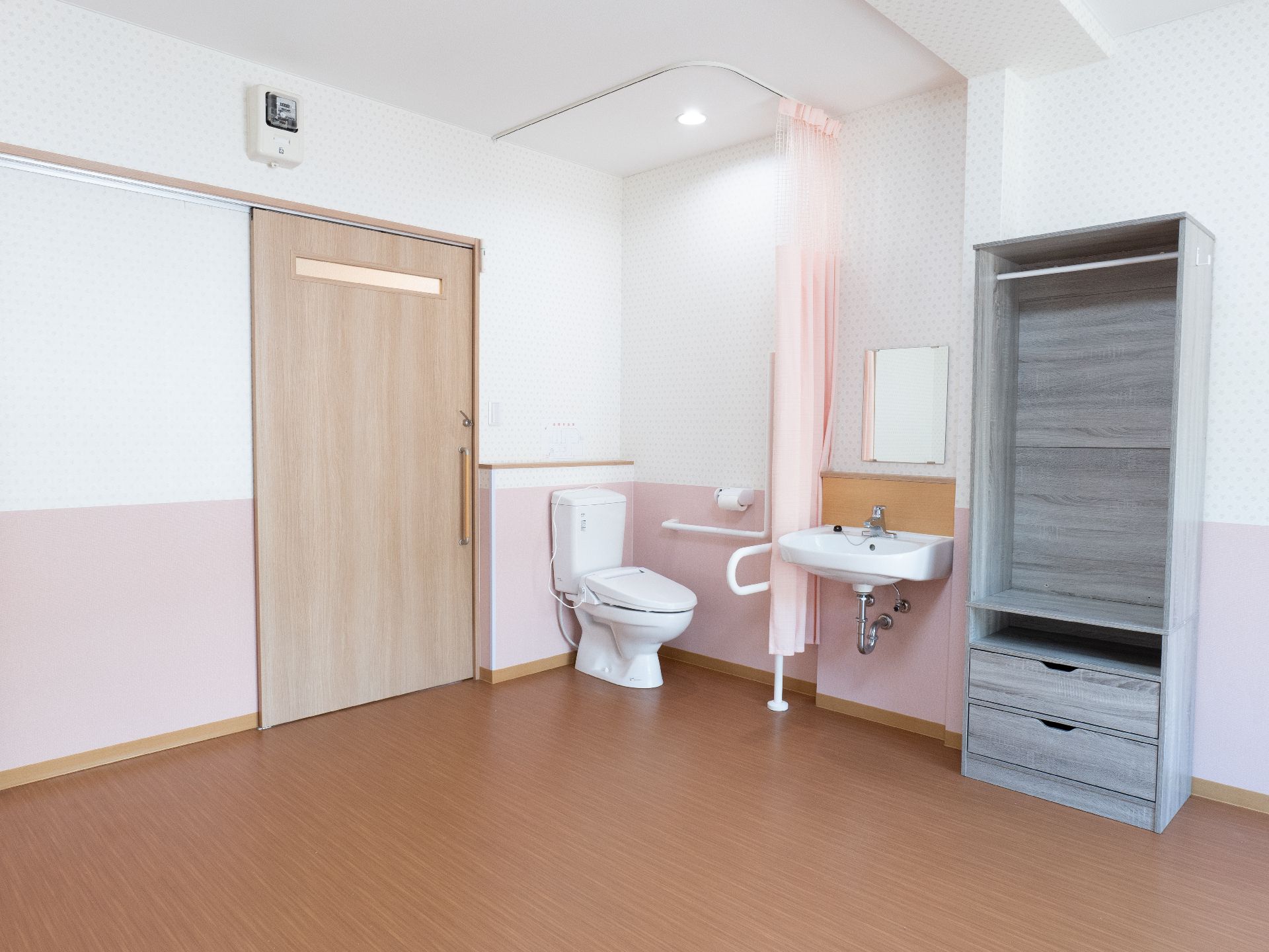 トイレに仕切りのない居室