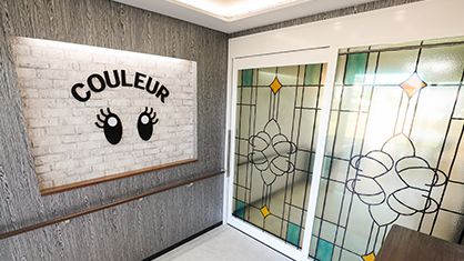 スタイリッシュなエントランスホール