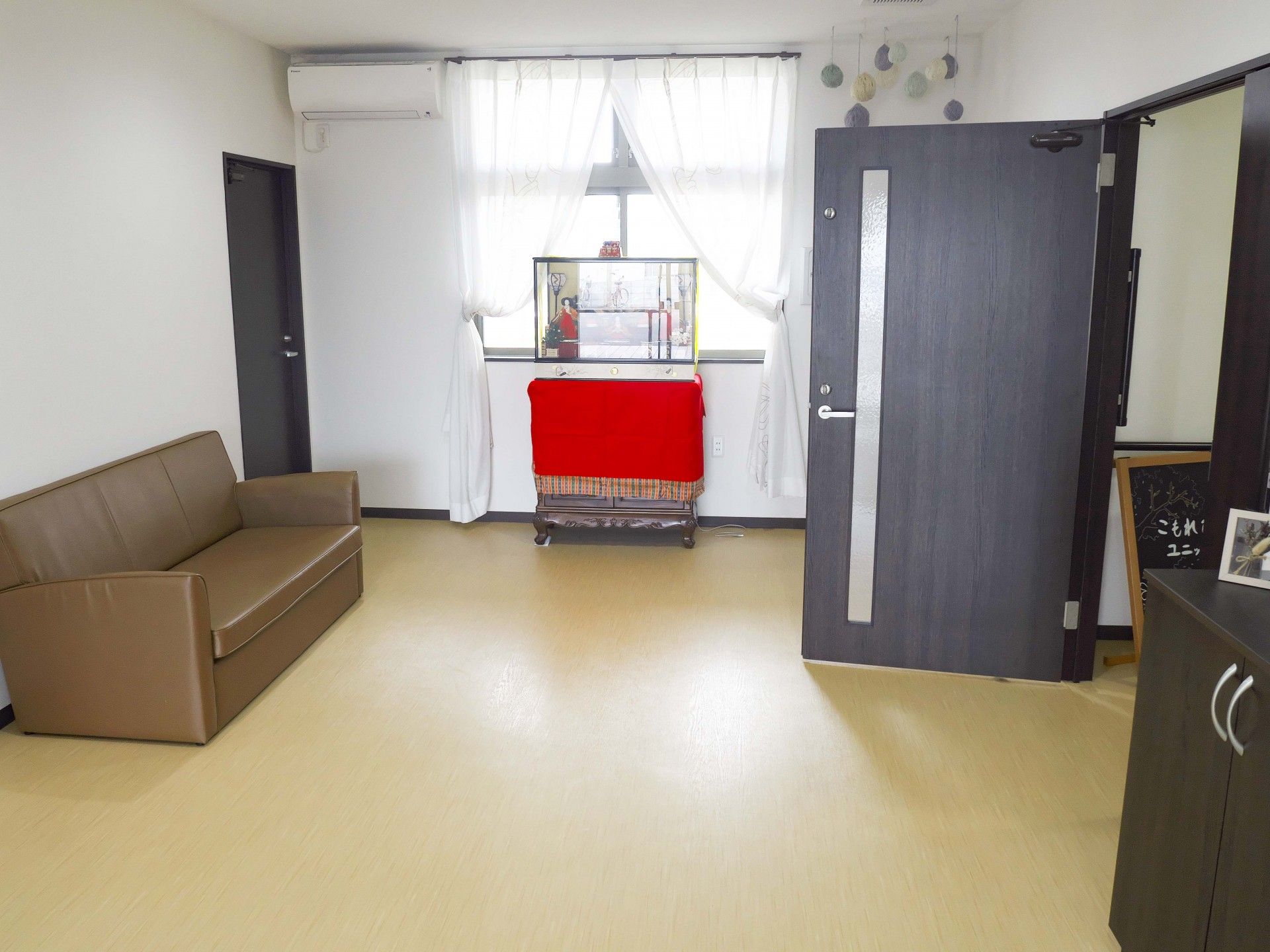 落ち着いた雰囲気の部屋