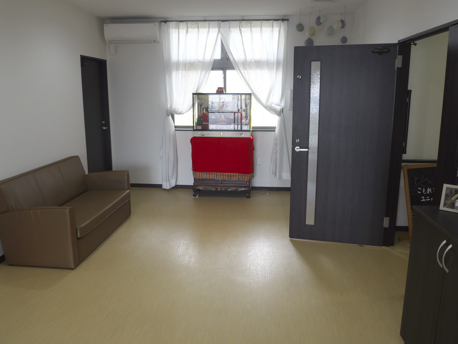 落ち着いた雰囲気の部屋