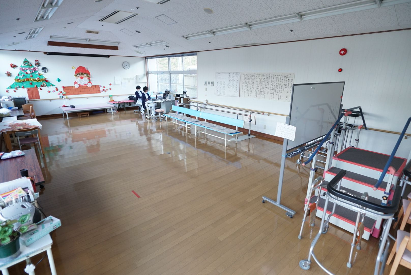 広い室内の様子