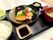 お刺身やお吸物など、たくさんのおかずが乗っている父の日の食事