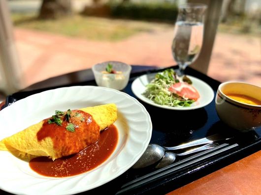 昼食のオムライス