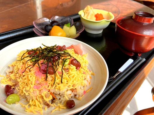 人気のちらし寿司です。