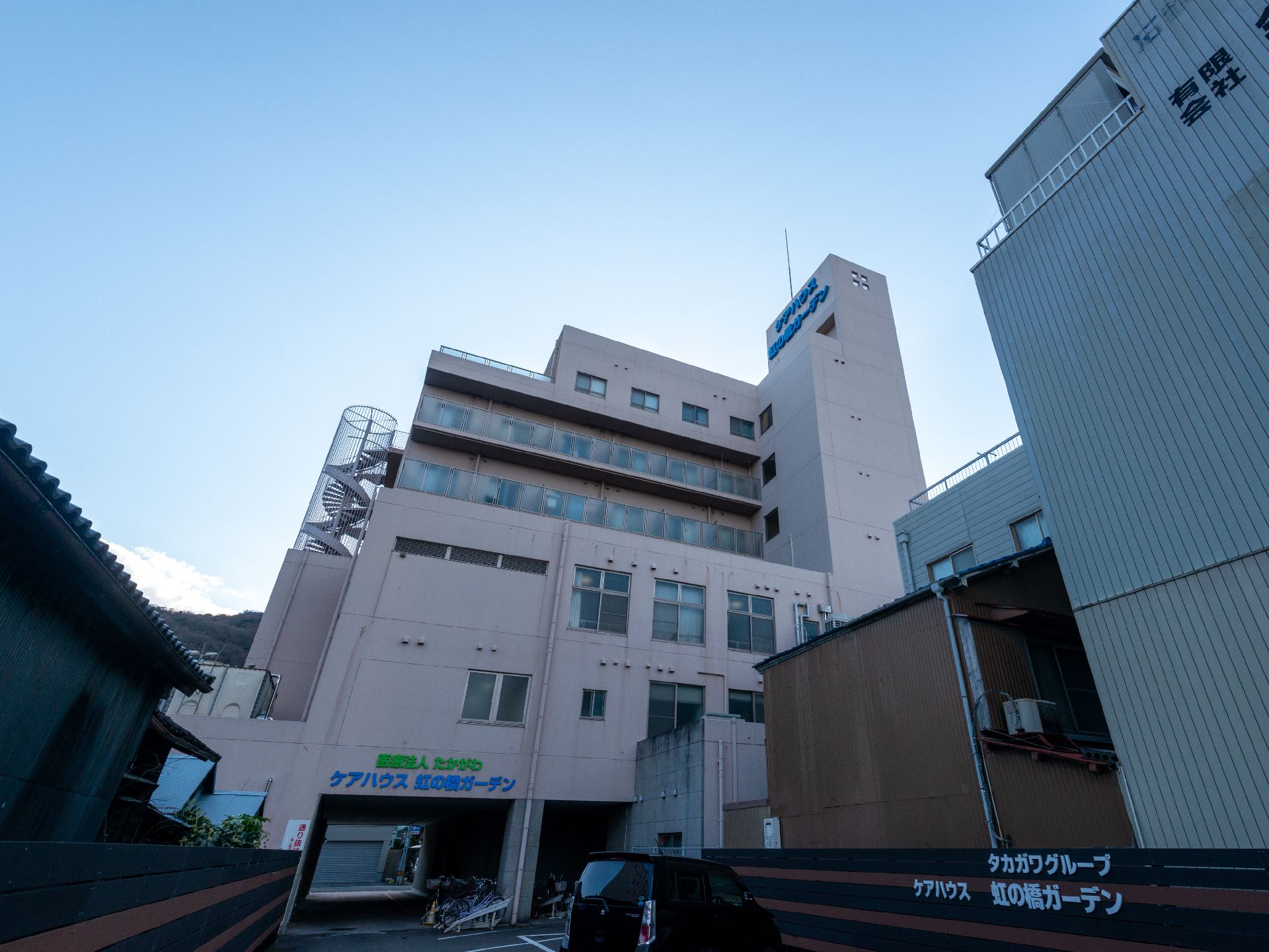 ７階建ての施設