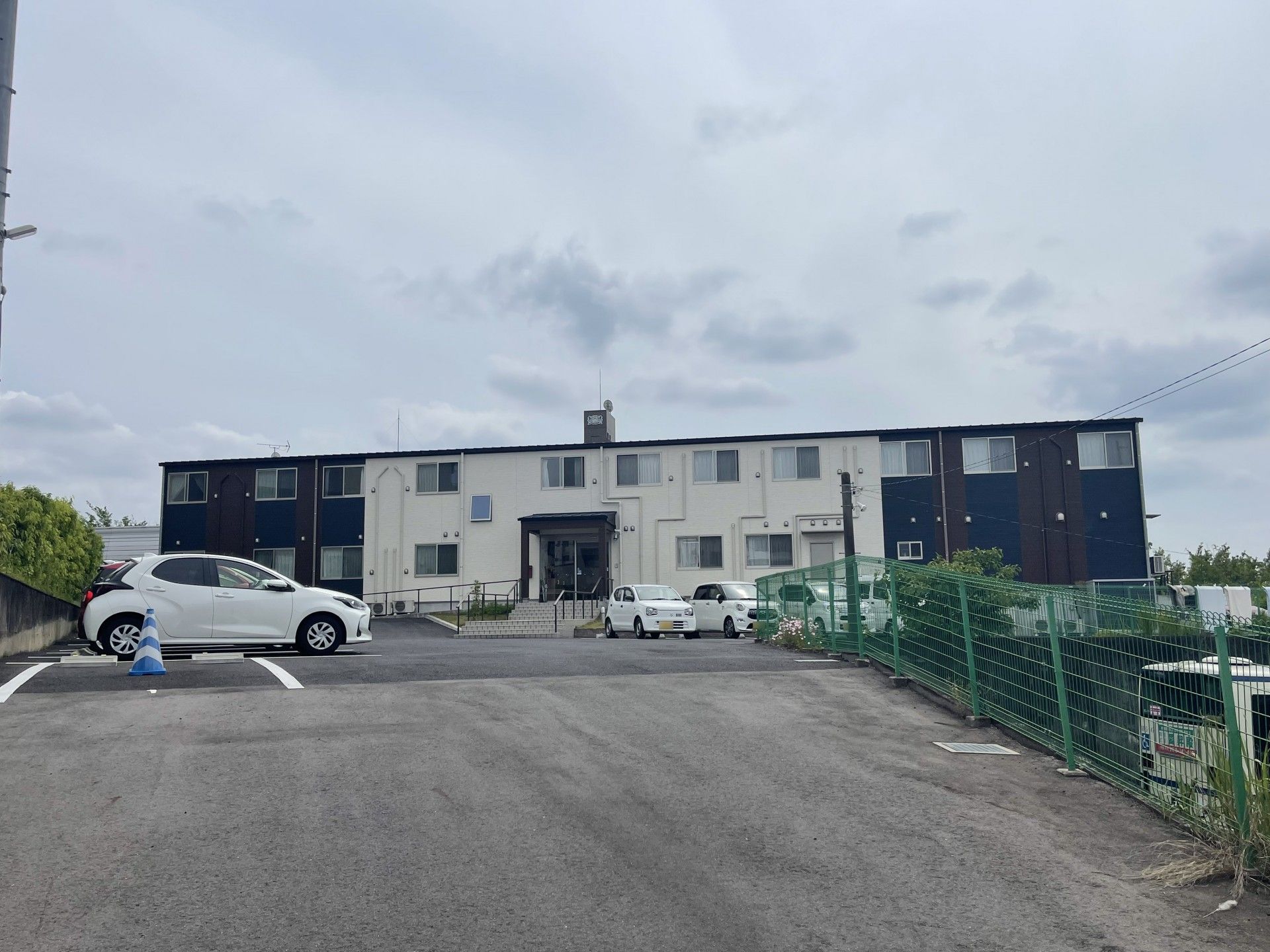 ゆったりとした建物の外観