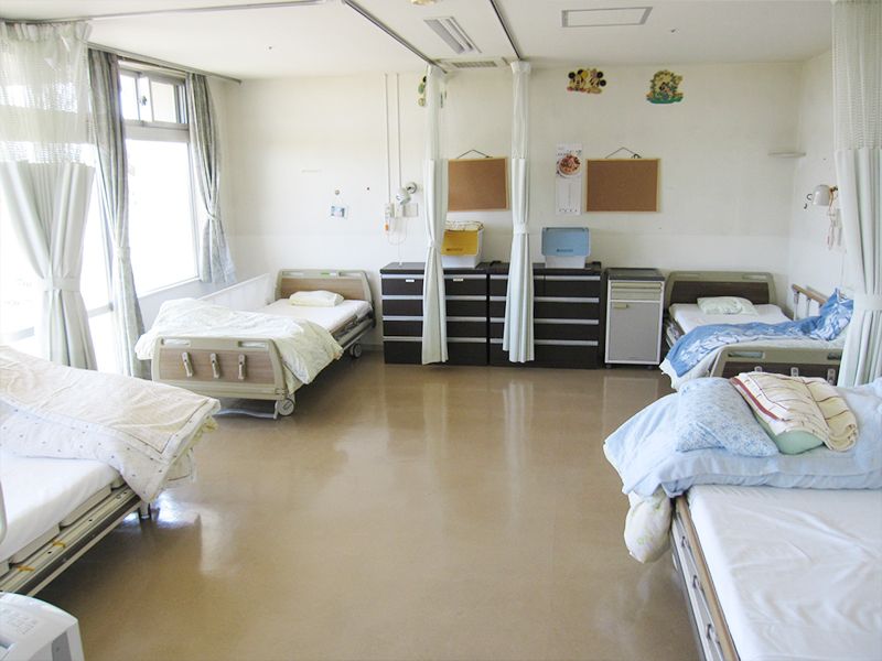 明るい居室の様子