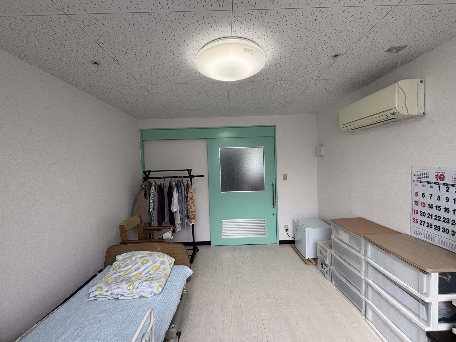 シンプルな個室の様子