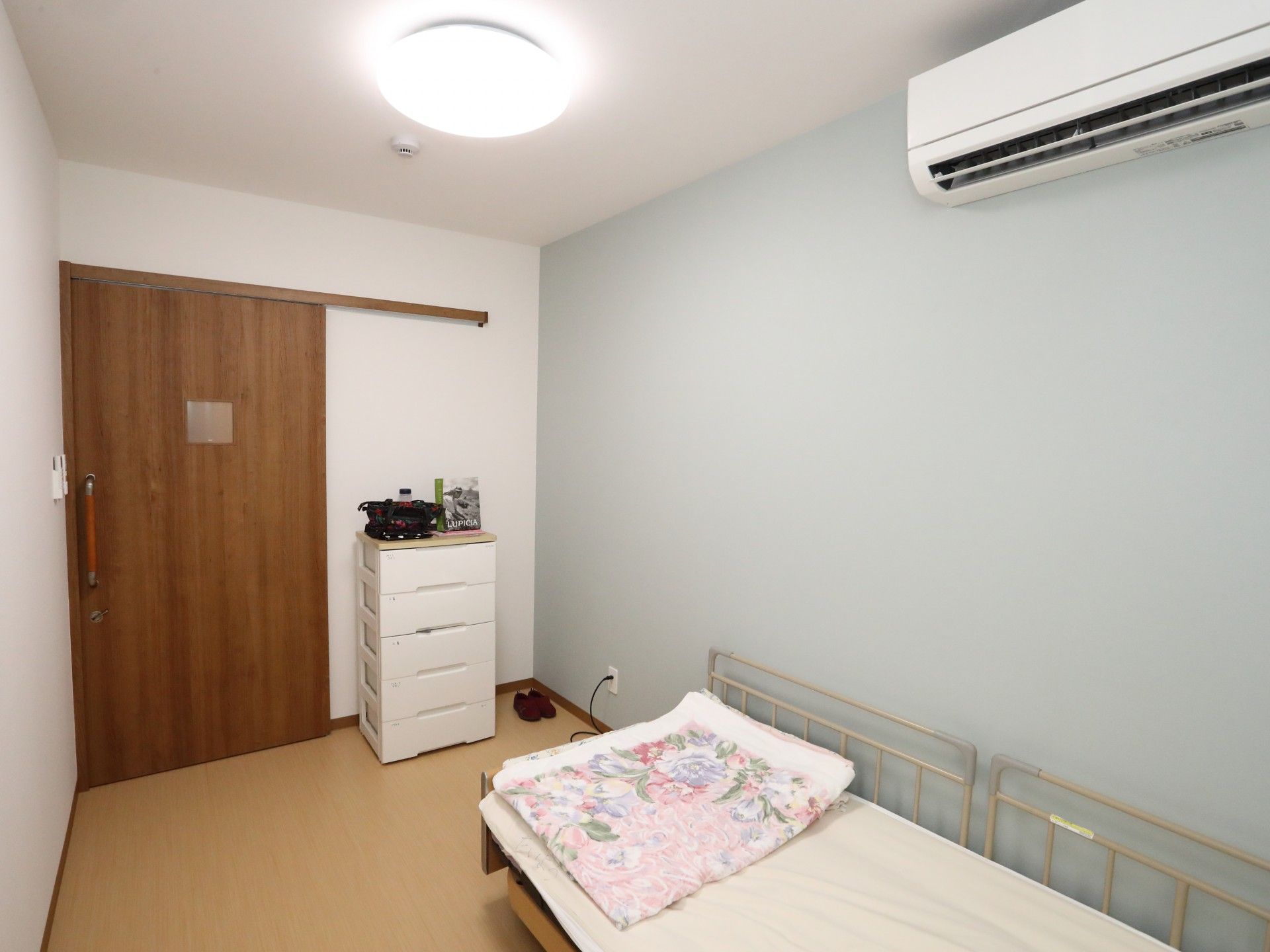 白を基調とした居室
