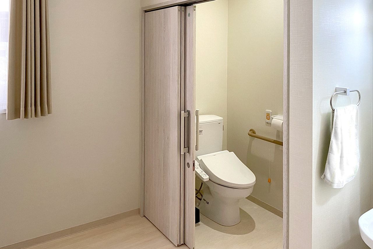 バリアフリー設計のトイレ