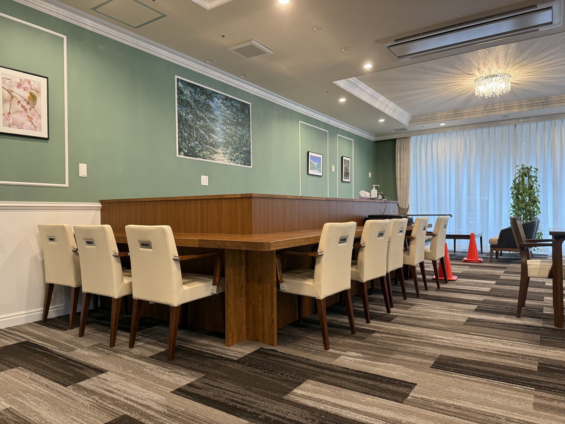 落ち着いた雰囲気の部屋