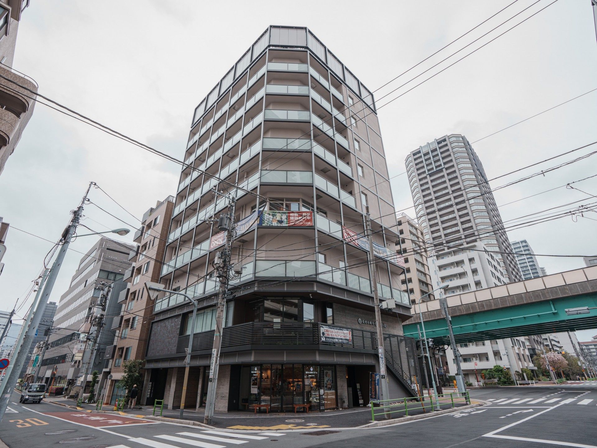 洗面台とクローゼットが設置された居室