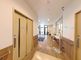 明るく広々とした廊下
