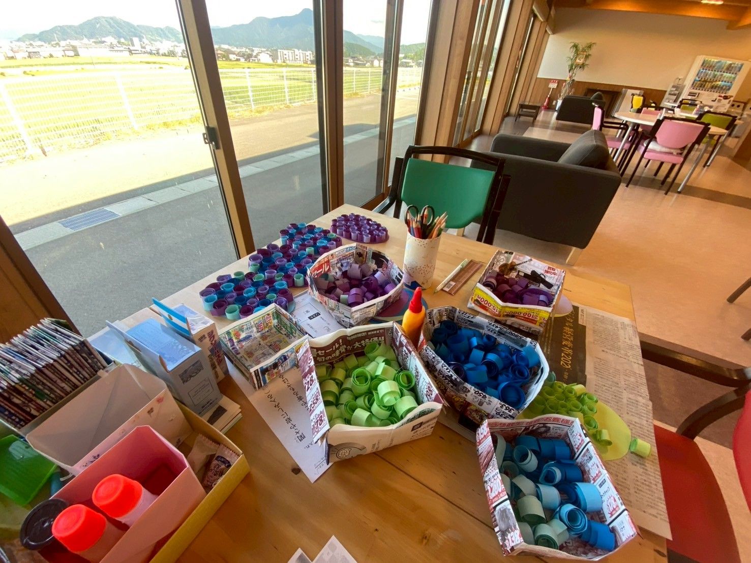 手作りアートのテーブル