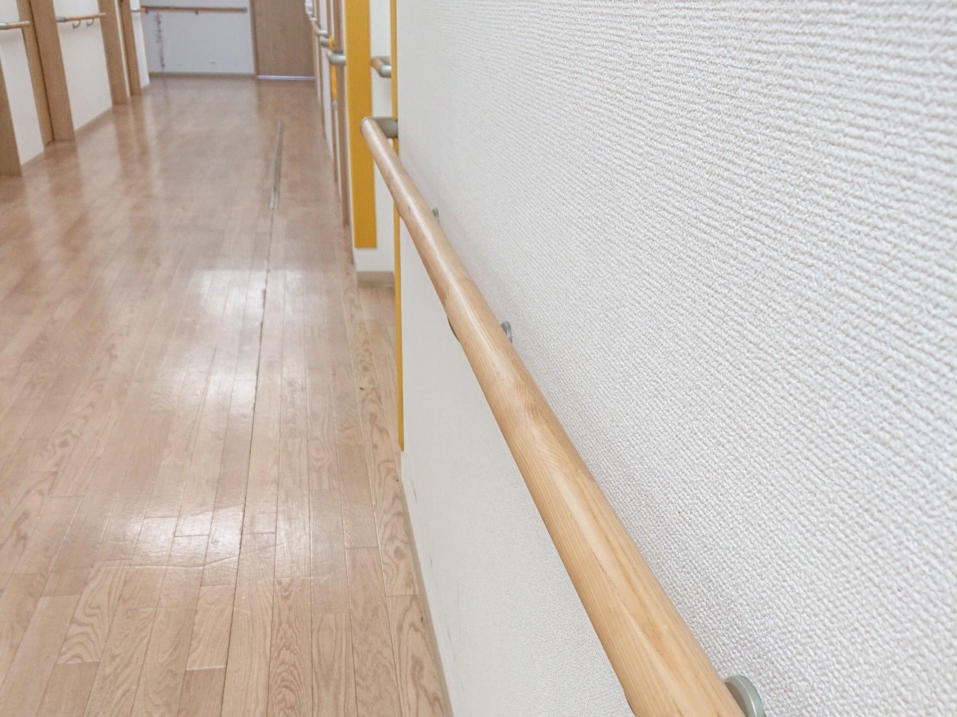 手すりのある廊下