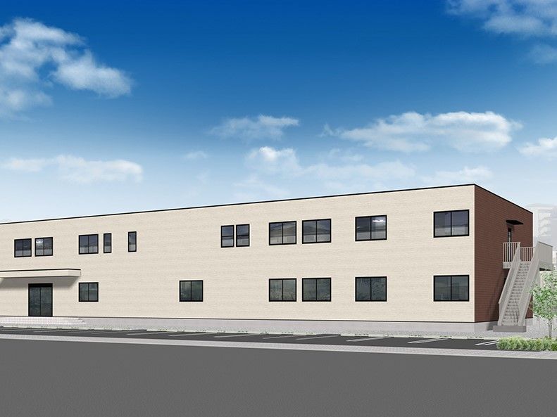アイボリーの外壁の2階建て建築物