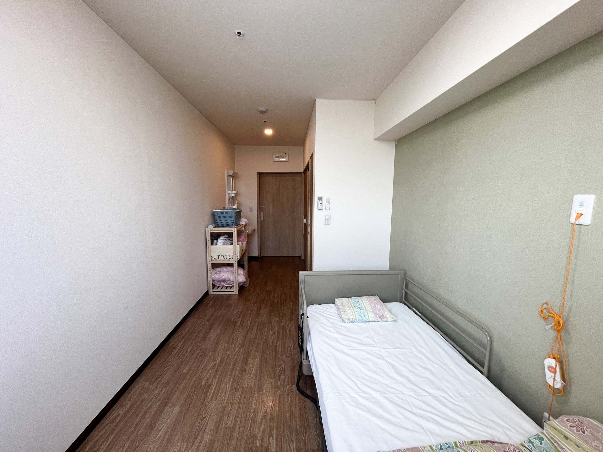 シンプルな個室の様子