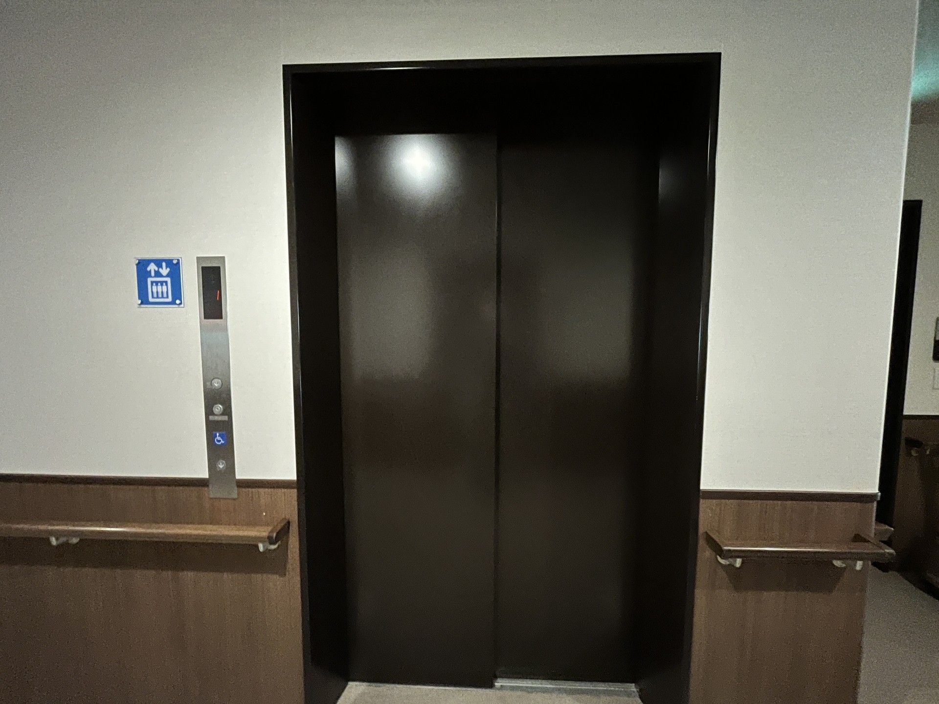 エレベーターの入口