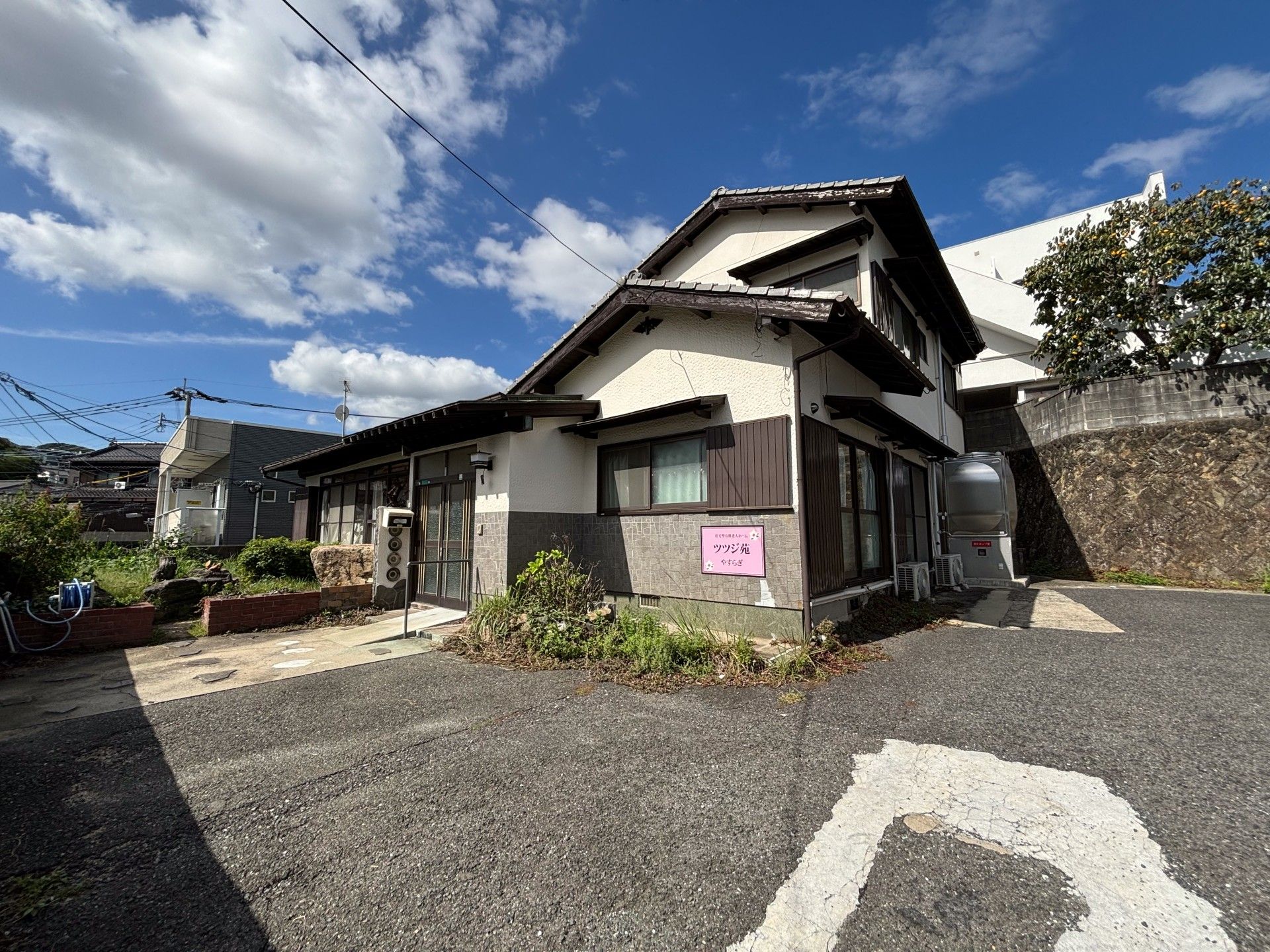 ゆったりとした外観の施設