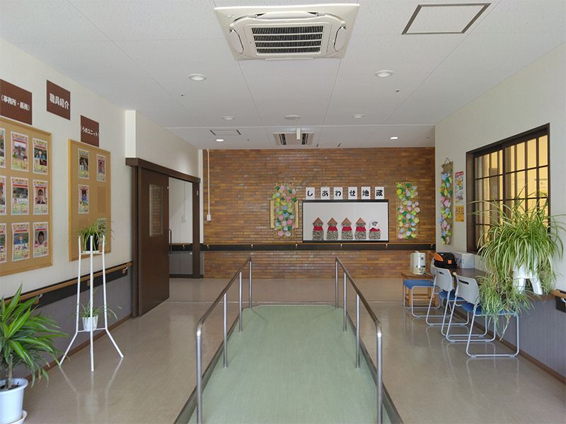 明るいエントランスホール