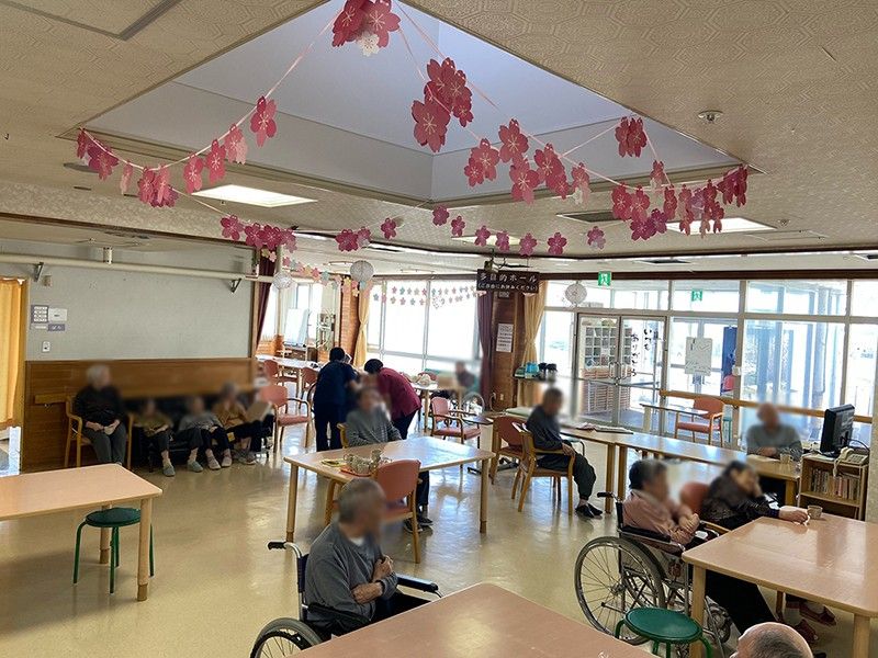 桜の飾りがある広間