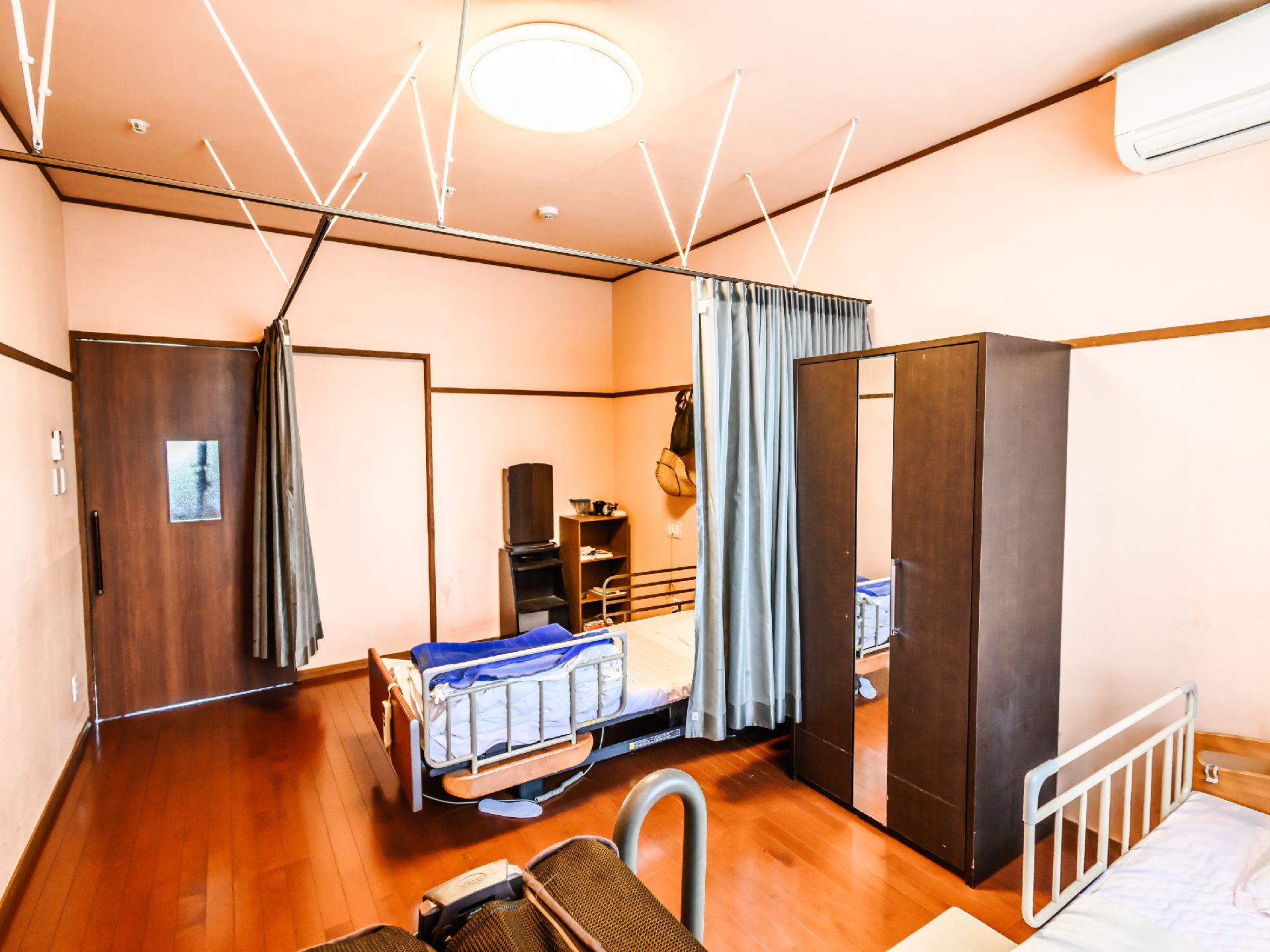 ２台のベッドのある大きい部屋