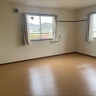 窓のある明るい部屋