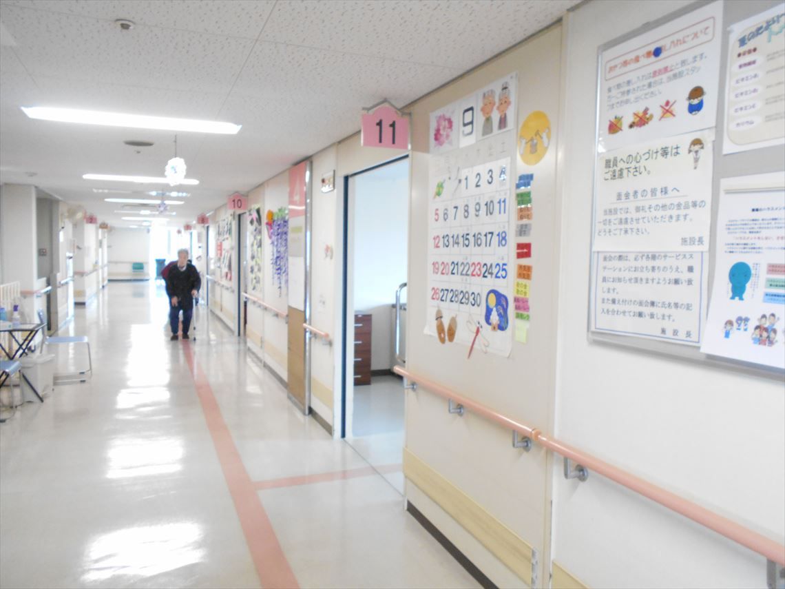 明るい廊下の様子