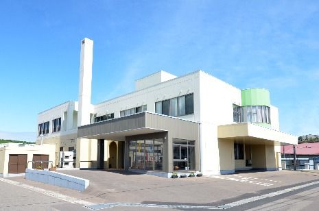 青空の下の建物