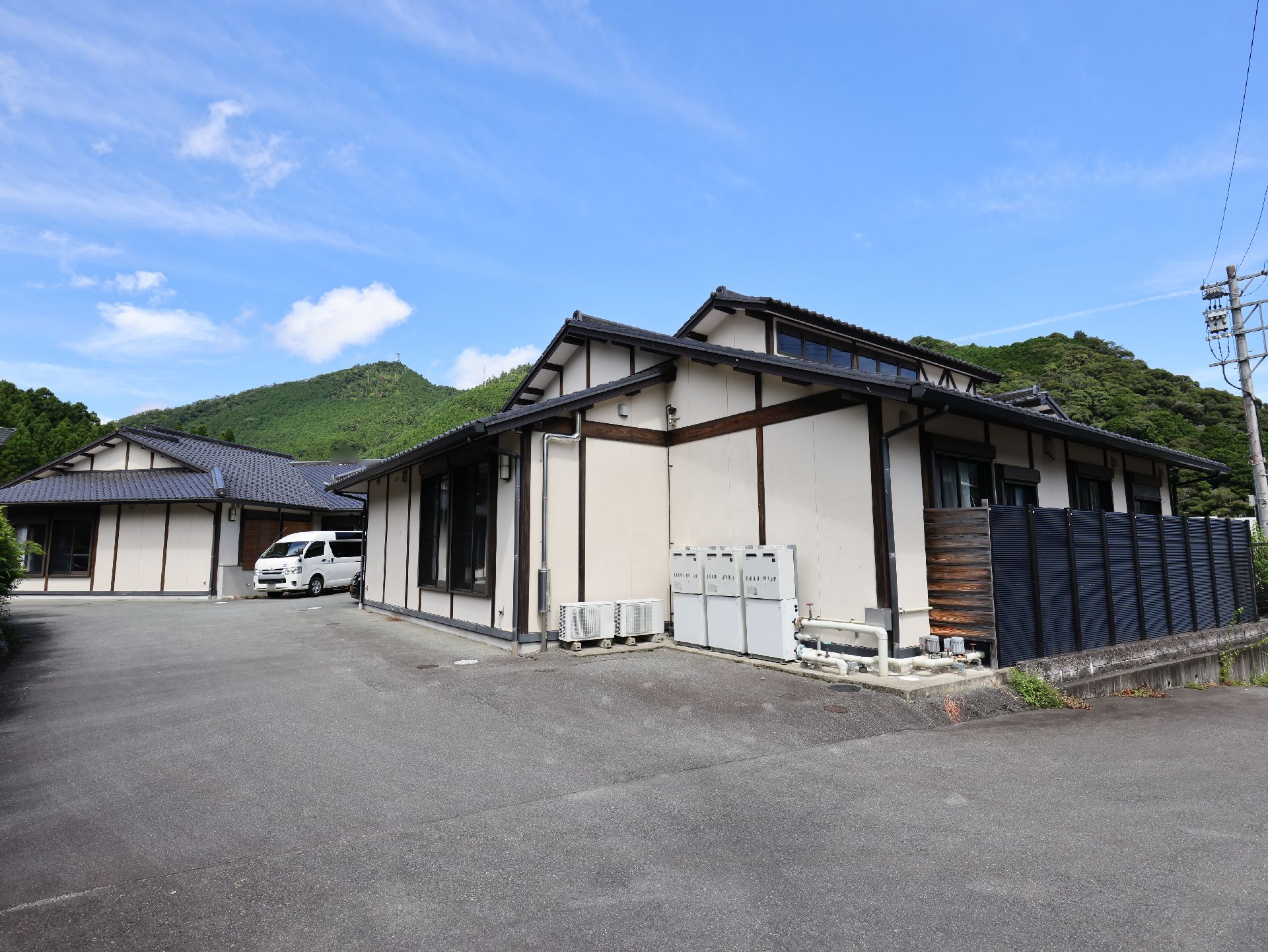 段差ができるだけ排除されている介護施設の外観