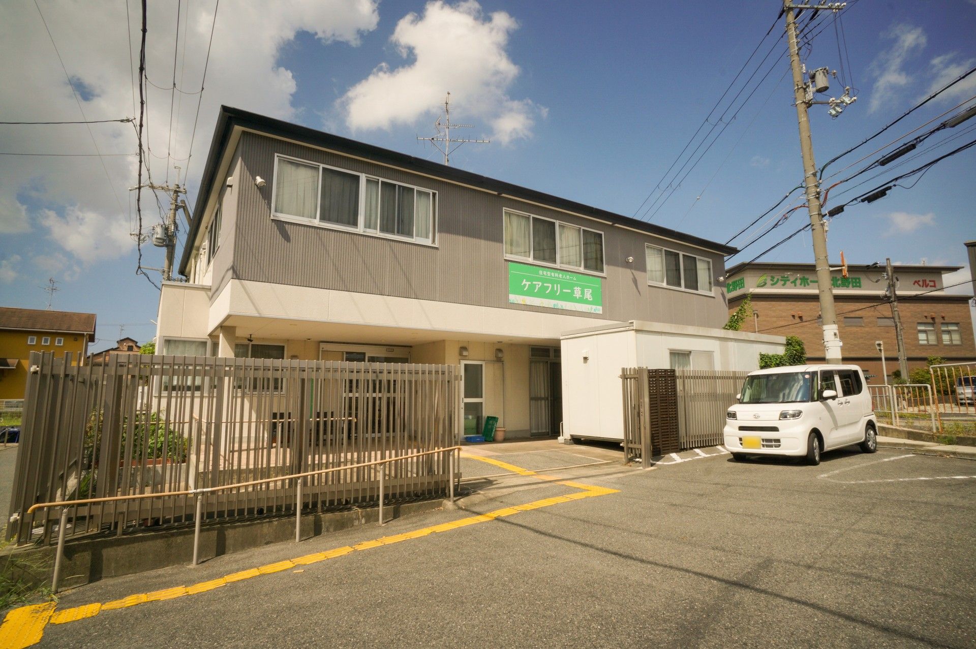 駐車場のある建物