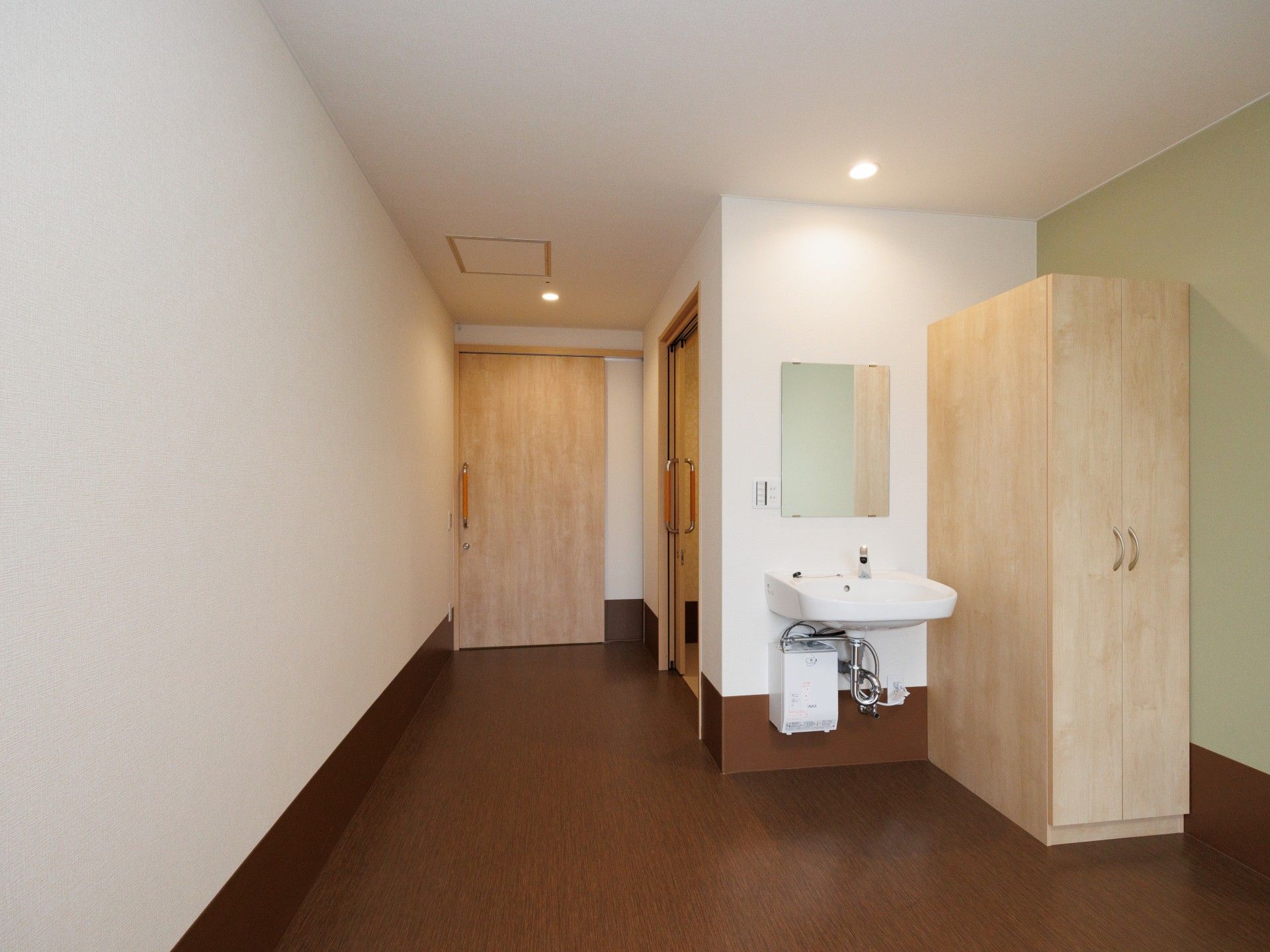 洗面台やトイレが設置された居室