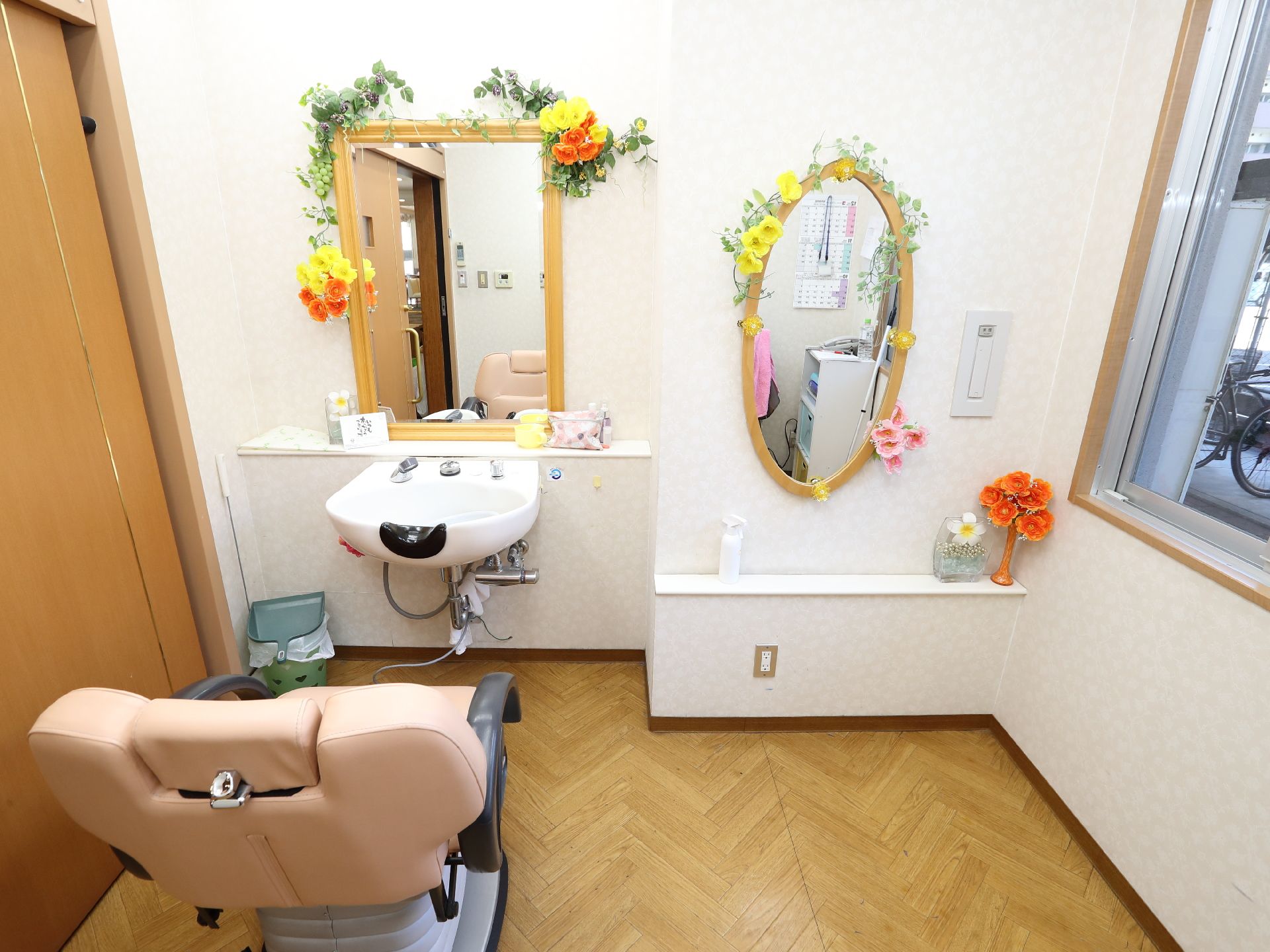 施設の中にいながら、プロの手で整髪をしてもらえる理美容室