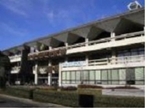 市役所も施設の近くにあるので、各種手続きも簡単に行える。必要な書類も揃えられるので、近くにあるのはとても助かる。