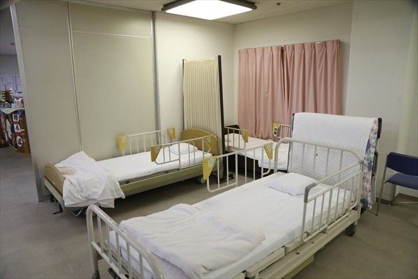 ゆったりした個室のベッド