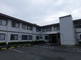 広々とした庭園のシニア向け住宅