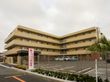 4階建ての有料老人ホームの外観