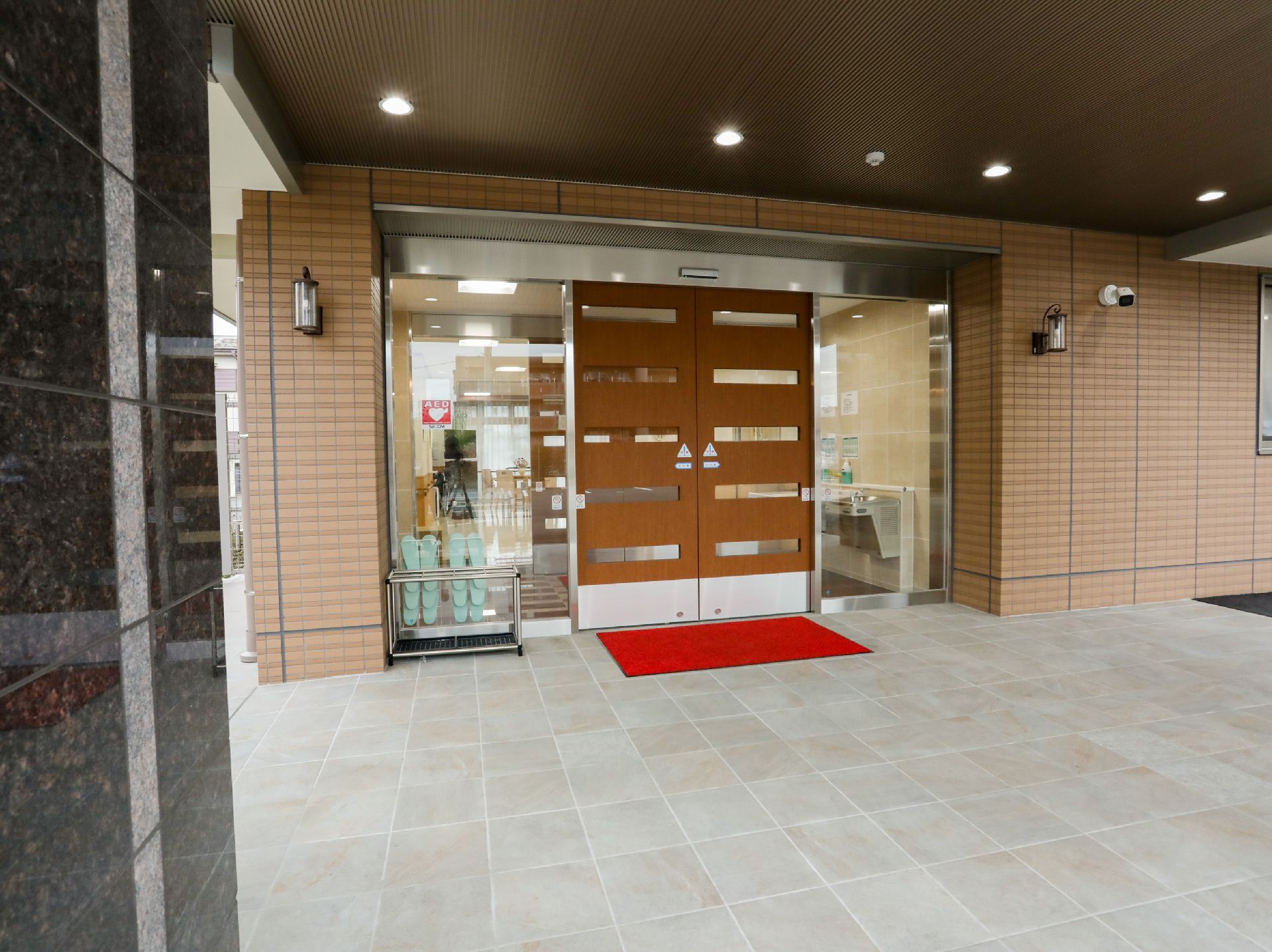 自動ドアが設置されたエントランス