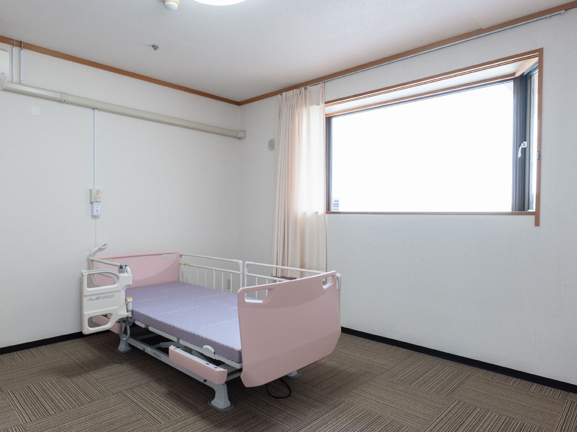 ベッドが設置された居室