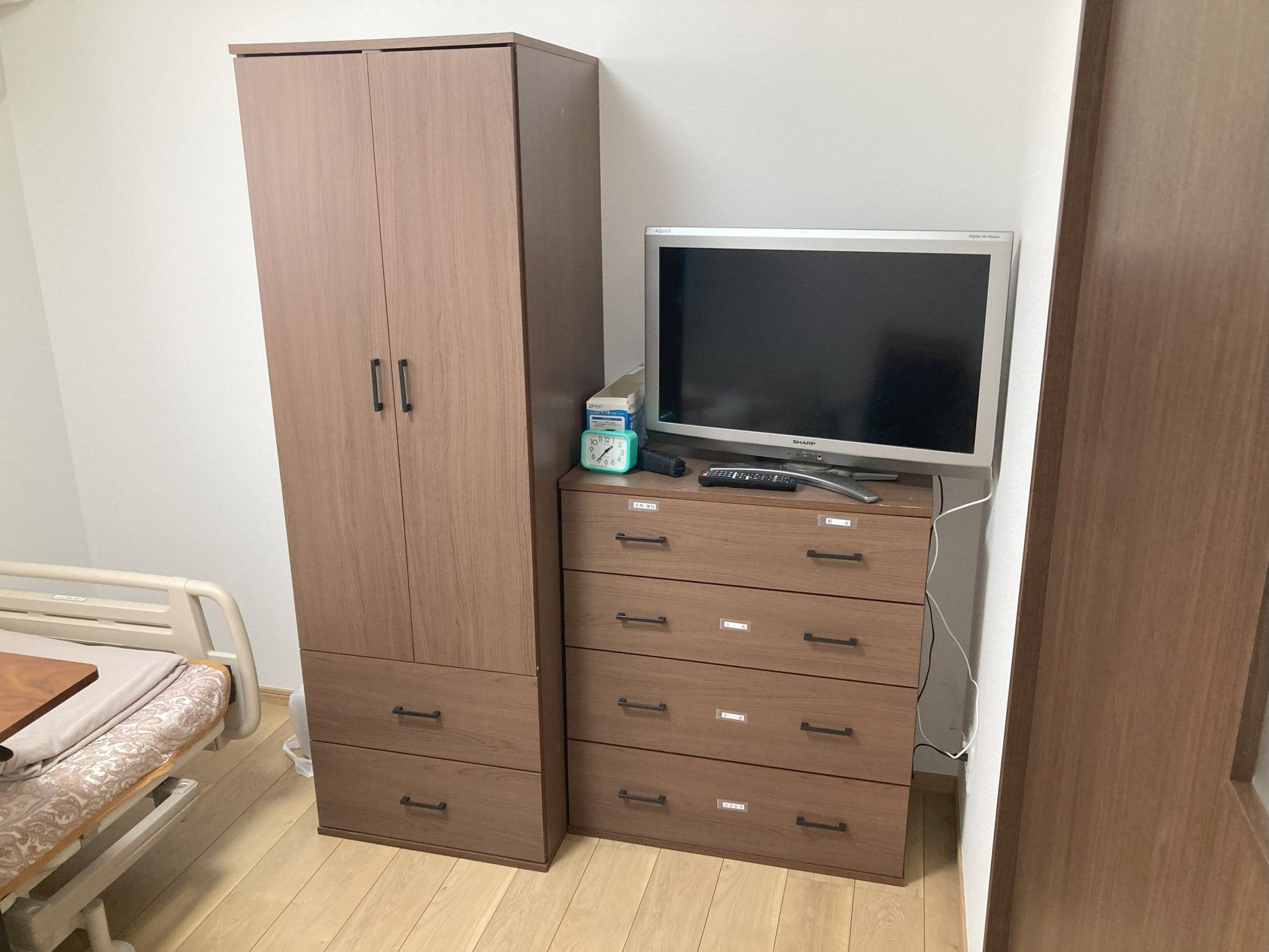 居室の家具とテレビ