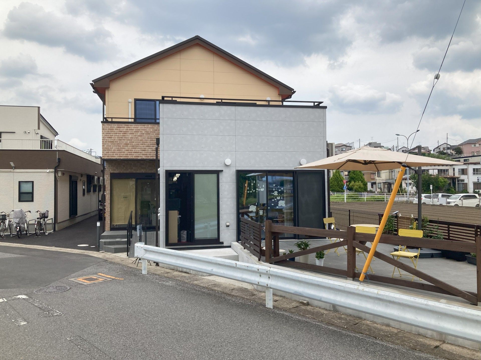屋外テラス付き建物
