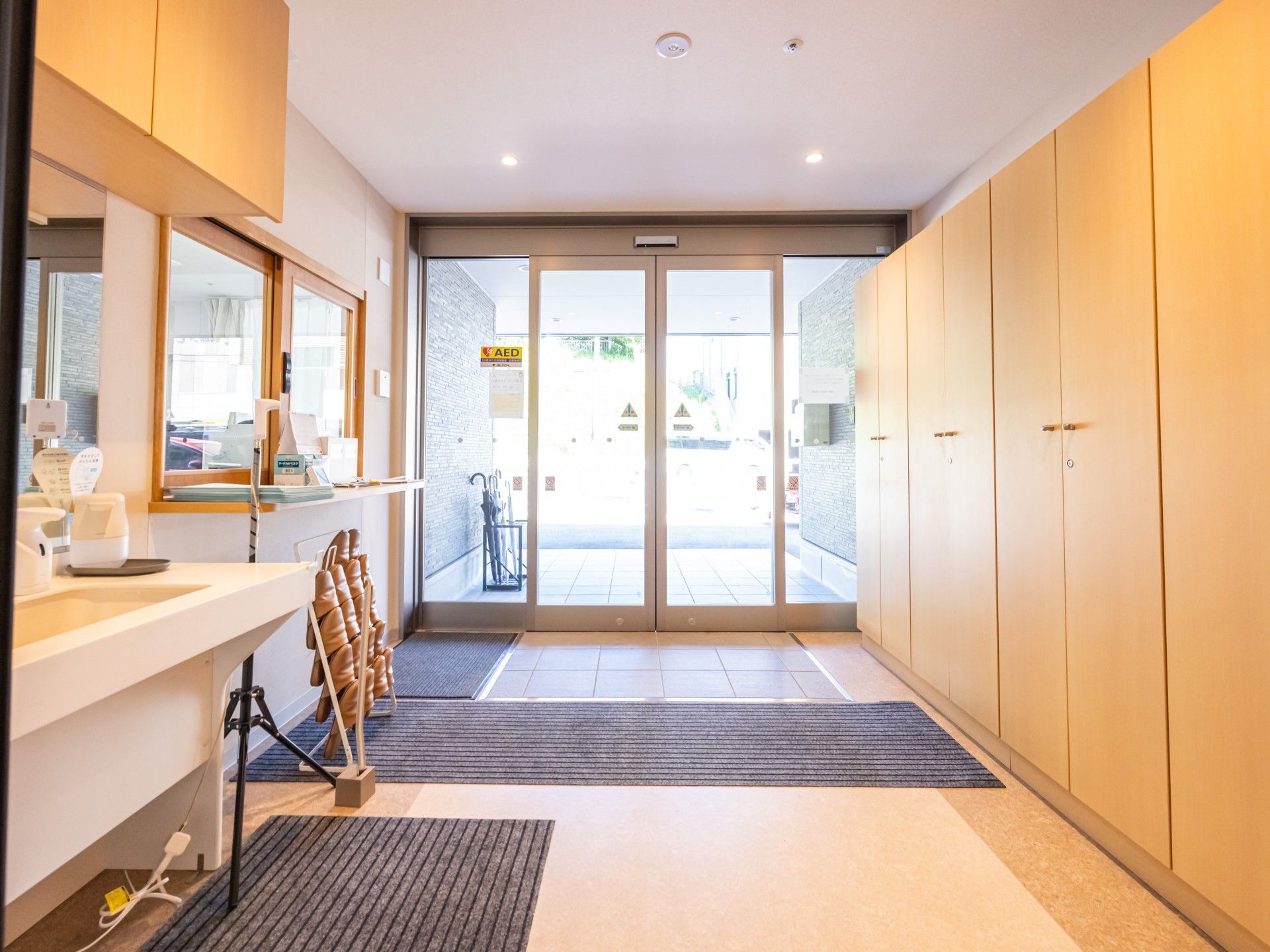 明るいエントランスホール