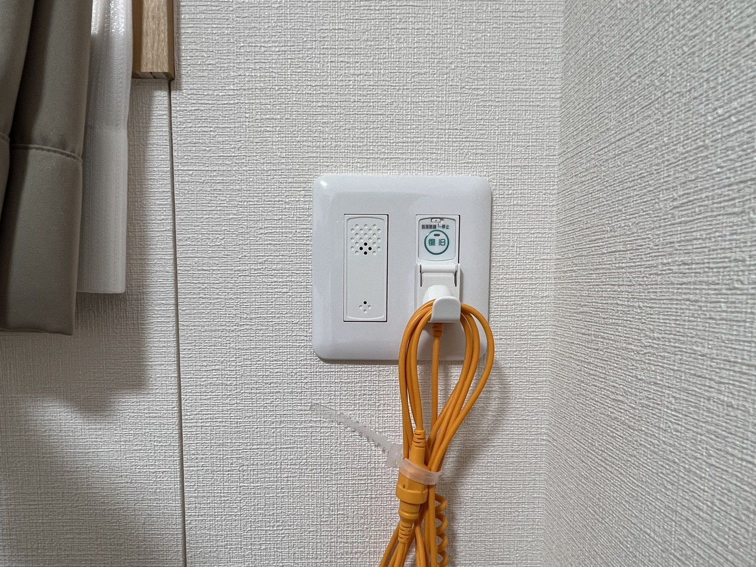 安全なコール装置付き壁面