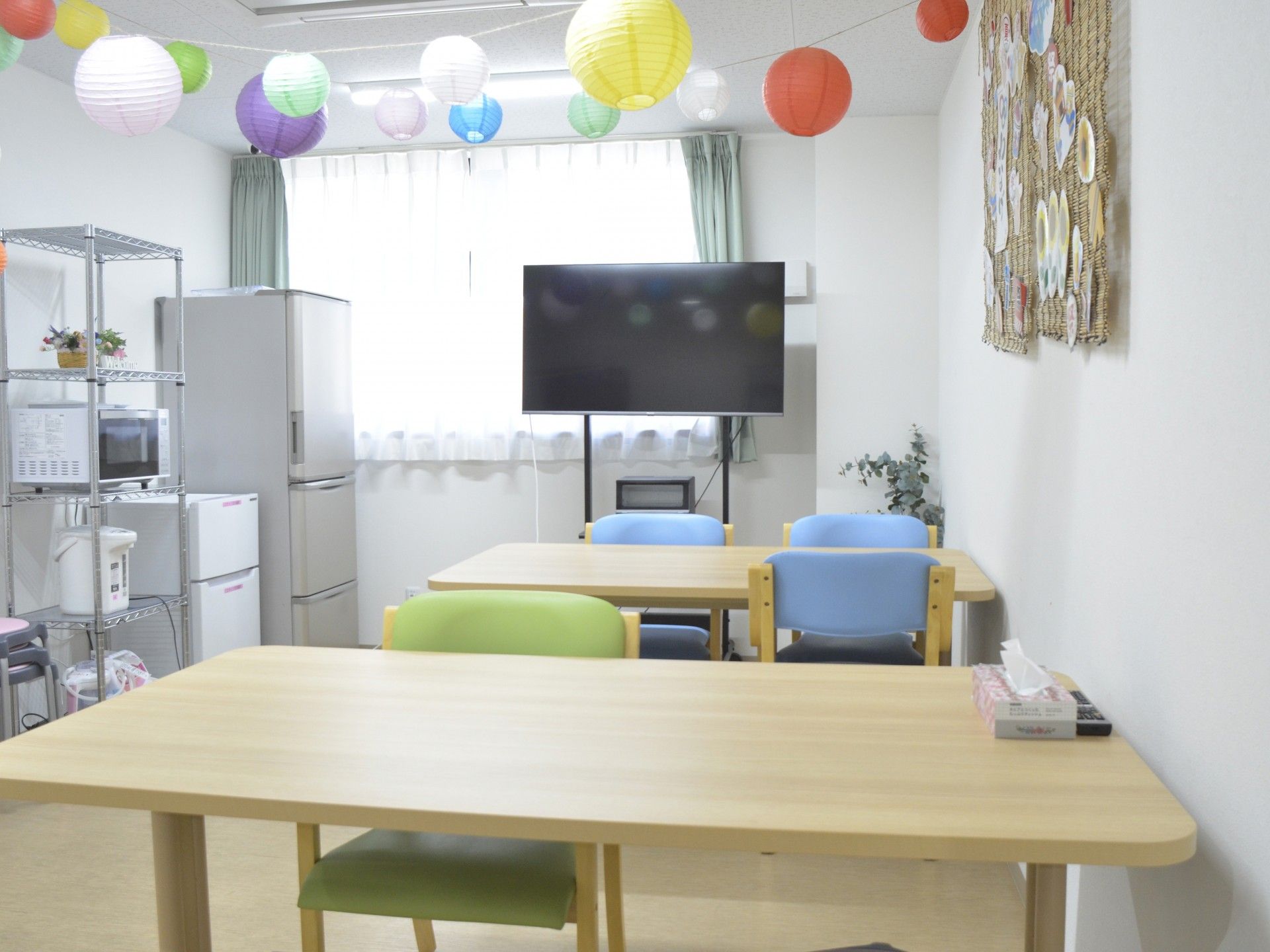 カラフルな飾りの部屋