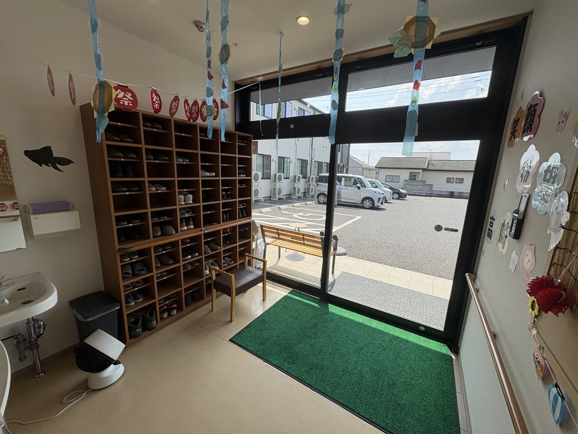 明るい玄関スペース