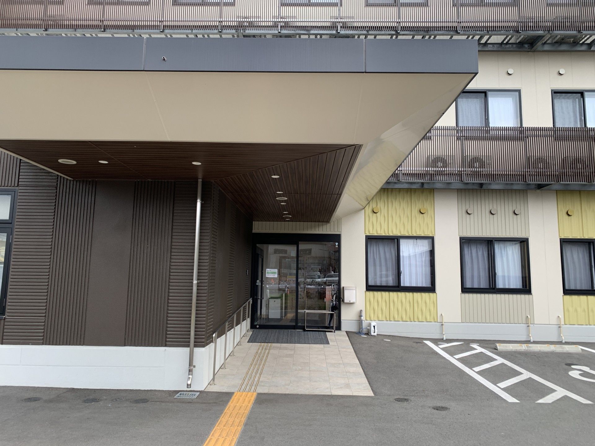 エントランスの外観