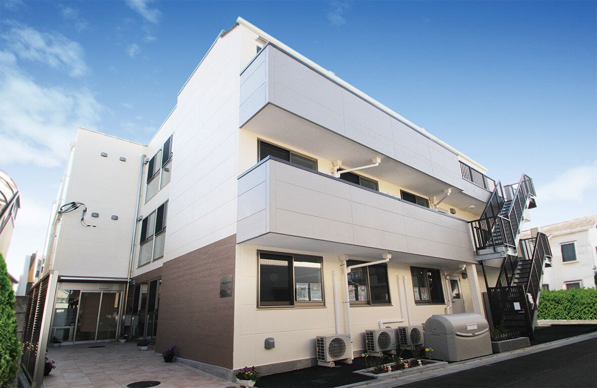 モダンな外観の建物